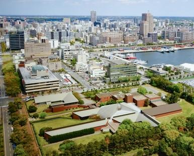 千葉ポートタワー眼下の千葉県立美術館