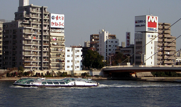 新大橋と遊覧船「HIMIKO」