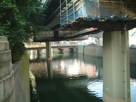 堀留橋から見た新川橋