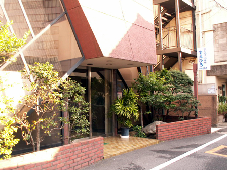 ビジネスホテルすえひろ 玄関