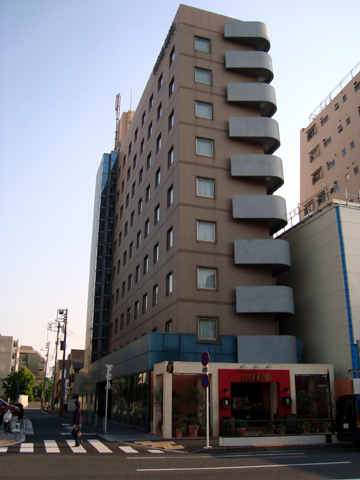 イーストンホテル外観