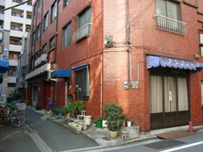 ホテル銀座ダイエー裏手