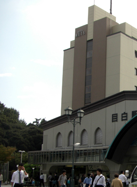 ホテルメッツ目白と目白駅