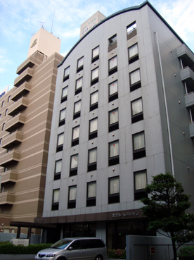 ホテル マリーンと隣接する「サァラ稲毛海岸」