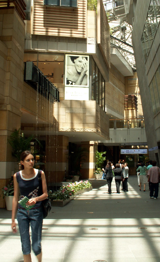 六本木ヒルズの「ウエストウォーク」