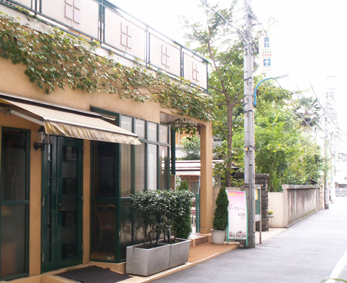 ホテルローズガーデン新宿付属の(旧)別館と割烹「栗吉」