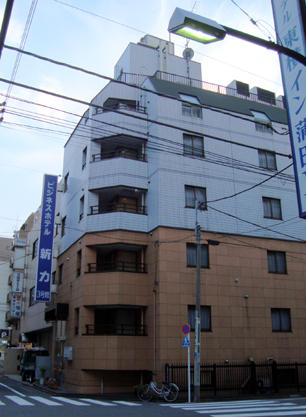 ビジネスホテル新力3号館の外観