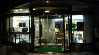 東横イン津田沼エントランス夜景