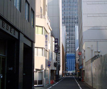 中央通りから見た「浦島館」