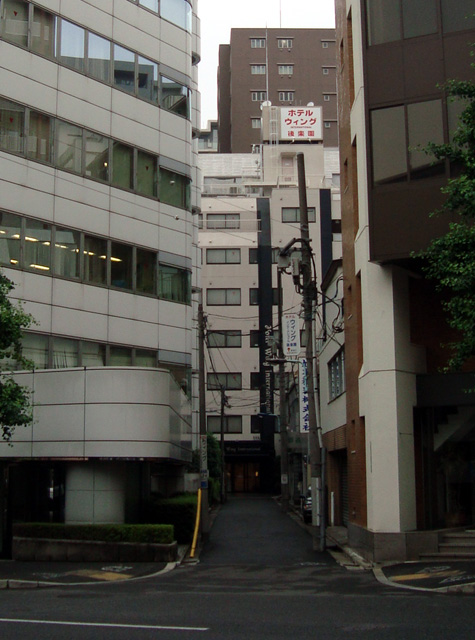 ホテルウィングインターナショナル後楽園 壱岐坂からのアプローチ
